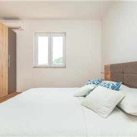 2 Bedroom Apartment with Balcony and Sea Views in Lapad Bay, Sleeps 4-6